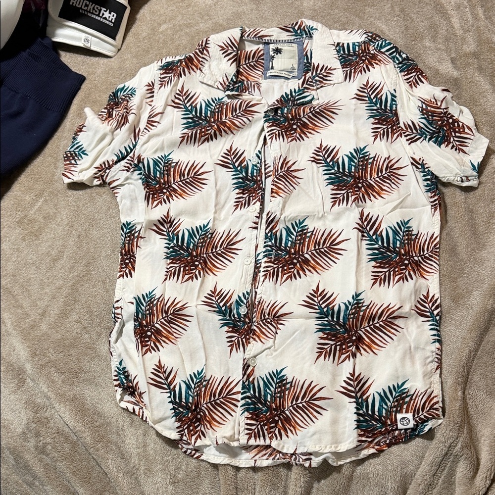 Free Planet Men's Leaf Print Shirt - White, Brown, Green